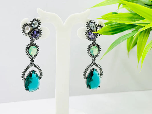 VINTAGE LOOK EMERALD AND PURPLE STONE STUDDED EARRING