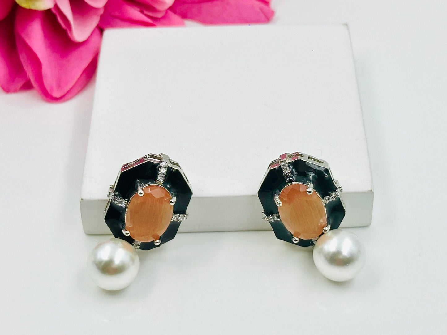 Myrah Elegant Stone & Pearl Earring