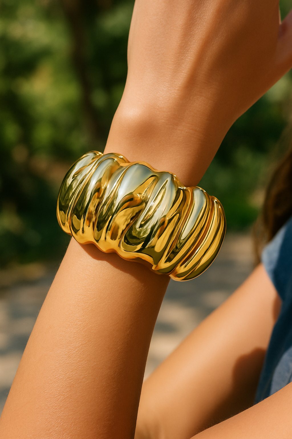 Ripple Texture Gold Bangle