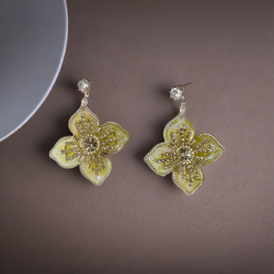 BEAUTIFUL WHITE FLOWER MULTICOLOR REFLECTION EARRING